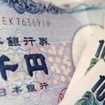 Yen weaker in thin trading as traders stay alert to intervention risk