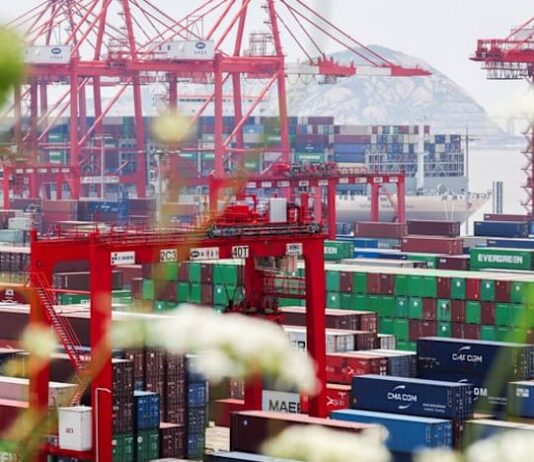 As US orders fade, Chinese salespeople face tough grind in new markets