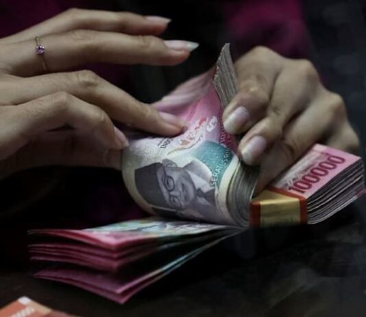 Bank Indonesia to hold rates again as rupiah currency remains weak: Reuters poll