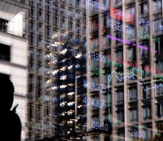 European stocks fall, dollar drops, markets focus on Trump’s tariff threats