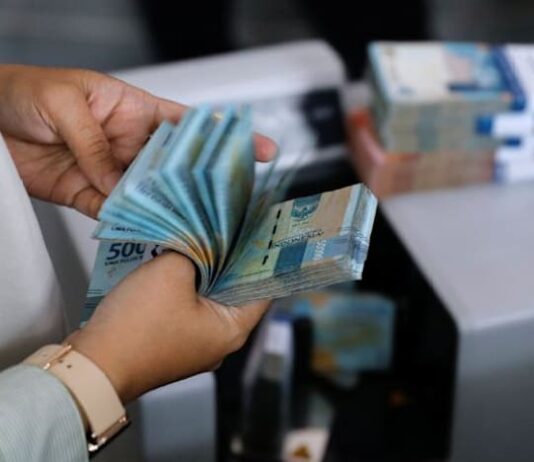 Indonesian stocks tank as downgrade risk sets off rush for exits