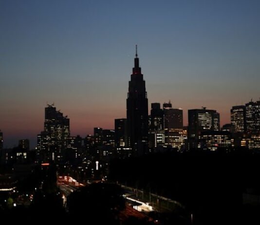 Japan Dec core CPI rises 2.4% yr/yr