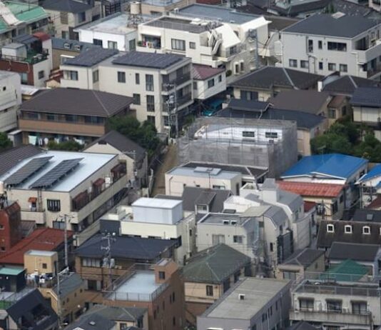 Japan November household spending unexpectedly rises, up 2.9% year/year