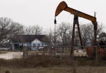 Oil prices rise as harsh winter disrupts US output