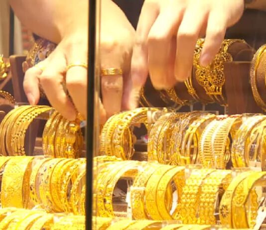 Soaring gold prices push Singapore buyers towards bars and coins over jewellery