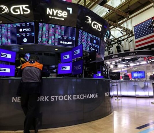 Trading day: Volatility surge, tech wreck
