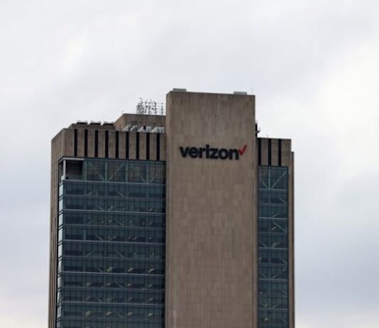 Verizon offers $20 credit to customers affected by massive wireless outage