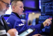 Analysis:’Software-mageddon’ leaves investors bargain-hunting but wary