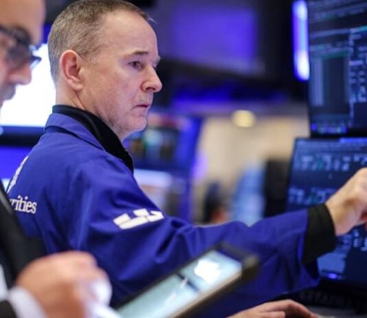 Analysis:’Software-mageddon’ leaves investors bargain-hunting but wary