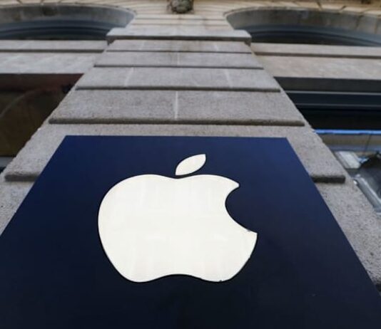 Apple and Amazon took too long to remove anti-competitive clauses, Spanish watchdog says