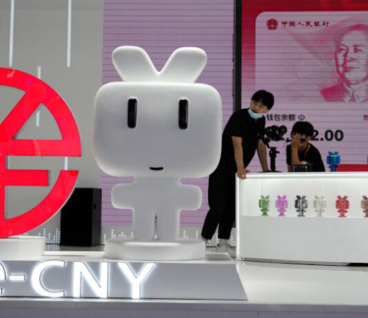 Commentary: ‘King Dollar’ risks losing its crown to an Asian mutiny