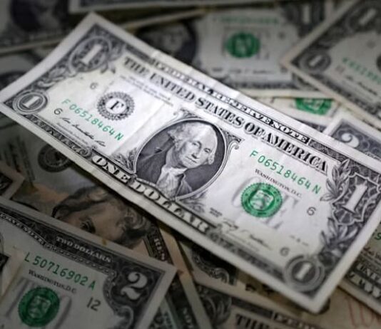 Dollar firm as focus turns to peace talks; Kiwi hit by RBNZ’s easy stance