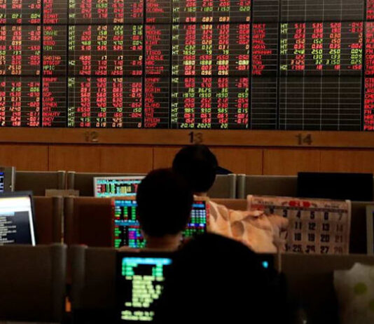 Foreign investors pull from Asian stocks as AI-driven tech rout spreads