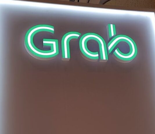 Grab forecasts annual revenue below estimates as platform momentum slows
