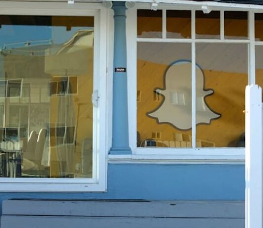 Illinois man admits to hacking Snapchat accounts to steal nude photos