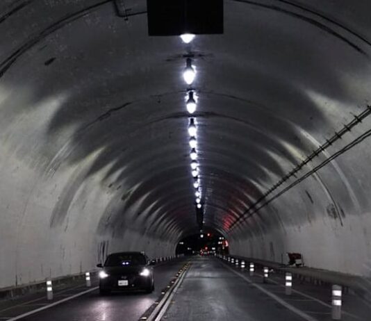 Lyft’s weak adjusted core profit forecast, surprise 2025 loss send shares tumbling