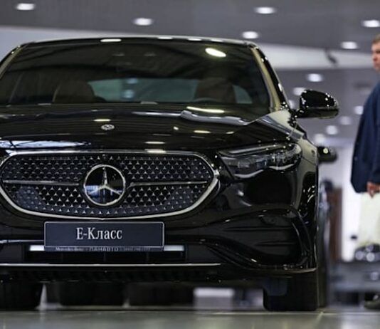 Mercedes-Benz net profit nearly halves in 2025 amid US, China woes