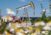 Oil climbs as US-Iran tensions keep supply risks in focus