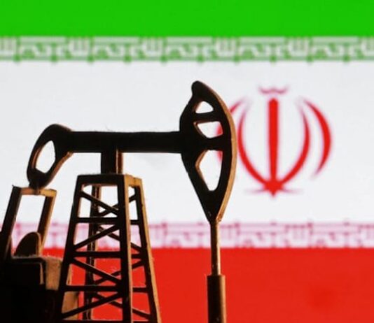Oil prices extend gains on fears of escalating tensions in Mideast