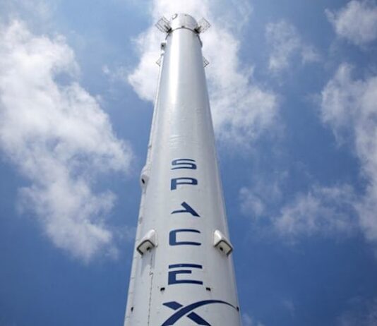 SpaceX shifts focus from Mars to Moon, Musk says