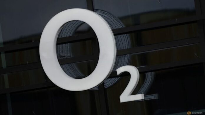 UK's O2 launches Europe's first smartphone satellite service