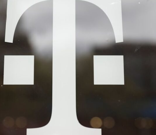 Verizon Wireless sues T-Mobile, alleges false advertising