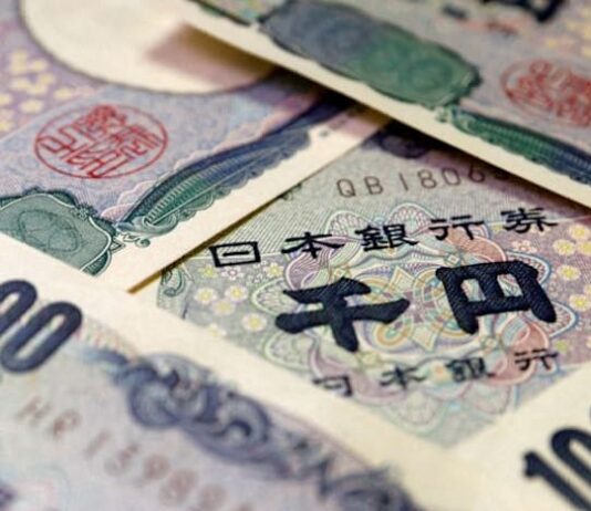 Yen hits two-week low after pro-stimulus board appointments