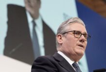 British teens resist Australian-style social media ban