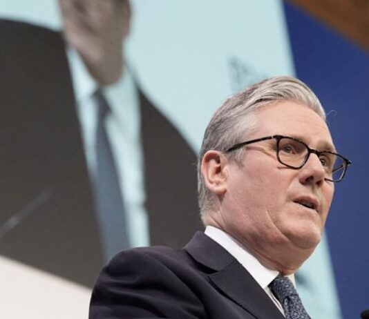 British teens resist Australian-style social media ban