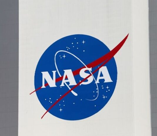 NASA to tap UAL for critical component of moon rocket, Bloomberg News reports