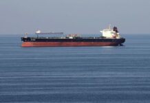 Oil extends gains as Middle East conflict threatens export facilities