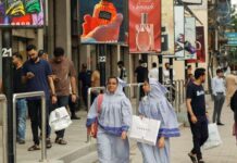 Pakistan cenbank holds rate at 10.5% as oil risks cloud inflation outlook