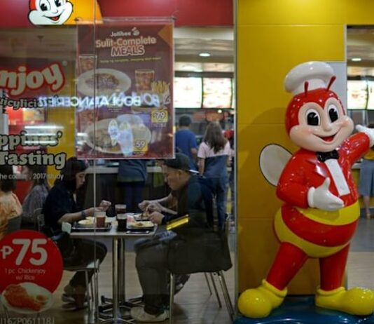 Philippines’ Jollibee Food’s Highlands Coffee evaluates Vietnam IPO