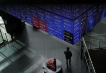 Stocks rise as oil prices ease off earlier highs