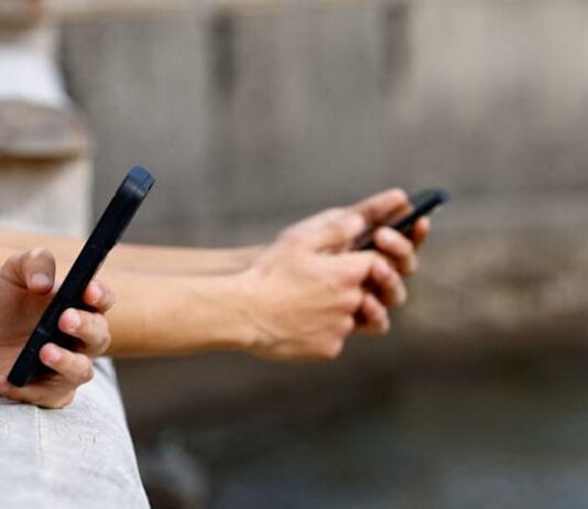 Turkey’s ruling party submits bill to ban social media for under-15s