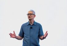Apple CEO Cook is lauded by investors as he prepares for new role
