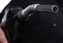 Auto industry group calls for scrapping US gas tax, adopting vehicle fee