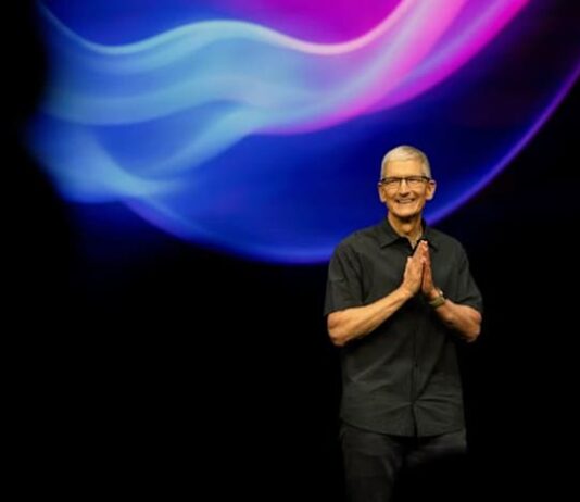 Commentary: Apple CEO Tim Cook resigns after 15 years. What’s next for the tech giant?