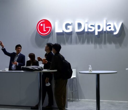 LG Display to invest $745 million in OLED display infrastructure