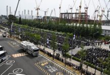 Samsung workers protest over huge pay gap with SK Hynix, threaten long strike