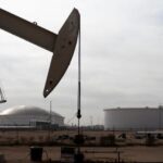 US crude futures fall over $1 as traders weigh supply risks