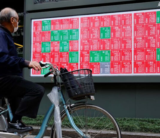 Asia shares find hope in tech resilience, oil off peak