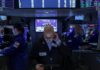 Global markets tread water as yen moves dominate currency trading