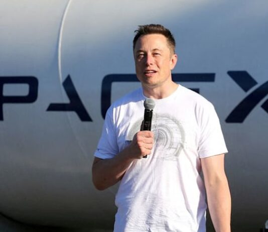 Musk eyes Wall Street record with SpaceX IPO