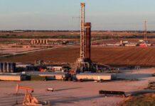 Oil climbs but markets shrug off US-Iran deadlock