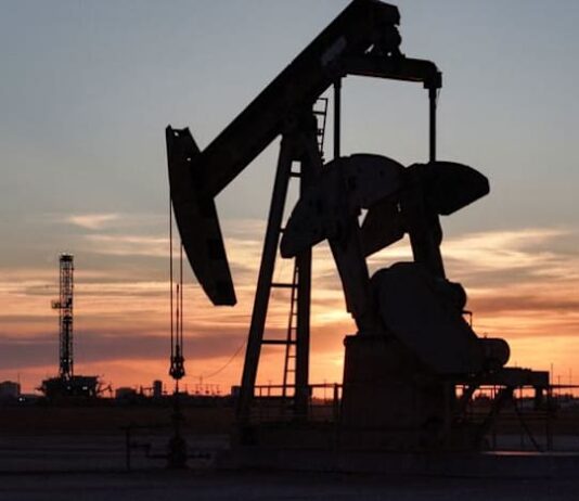 Oil falls slightly on reports of potential US-Iran ceasefire deal