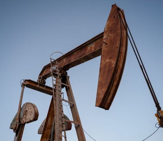 Oil jumps as US and Iran disagree on peace proposal