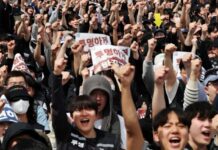 Samsung’s South Korean union sticks to strike plan after talks offer; shares slide