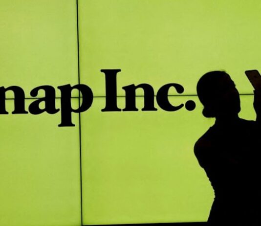 Snap’s quarterly revenue rises, daily active users return to growth