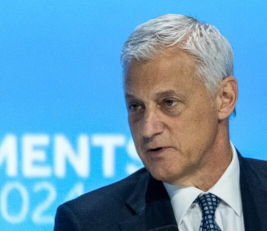 StanChart CEO seeks to reassure staff members over ‘lower value human capital’ comment